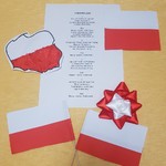 tekst Hymnu Polskiego i flagi biało-czerwone.jpg